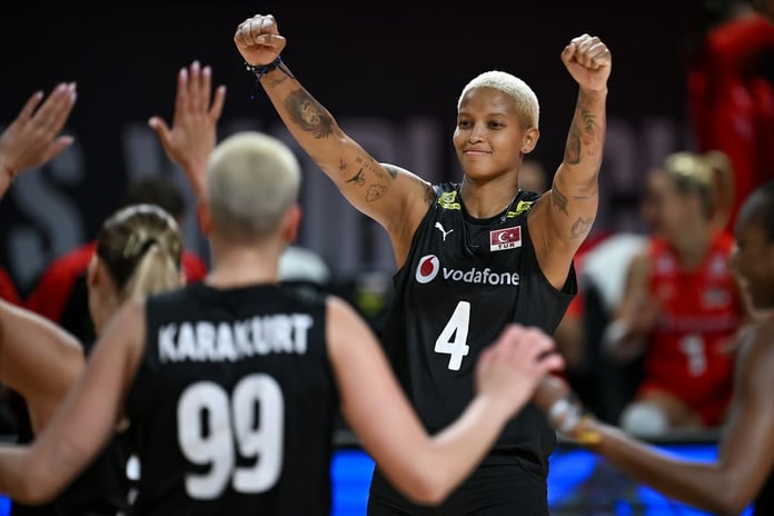 A Milli Kadın Voleybol Takımı, Dünya Şampiyonası'nda grup liderliği için Kanada karşısına çıkıyor