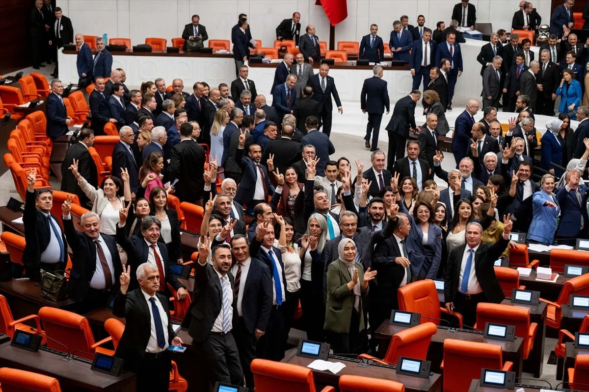 Son Dakika! 'Terörsüz Türkiye' yasası Meclis'ten geçti