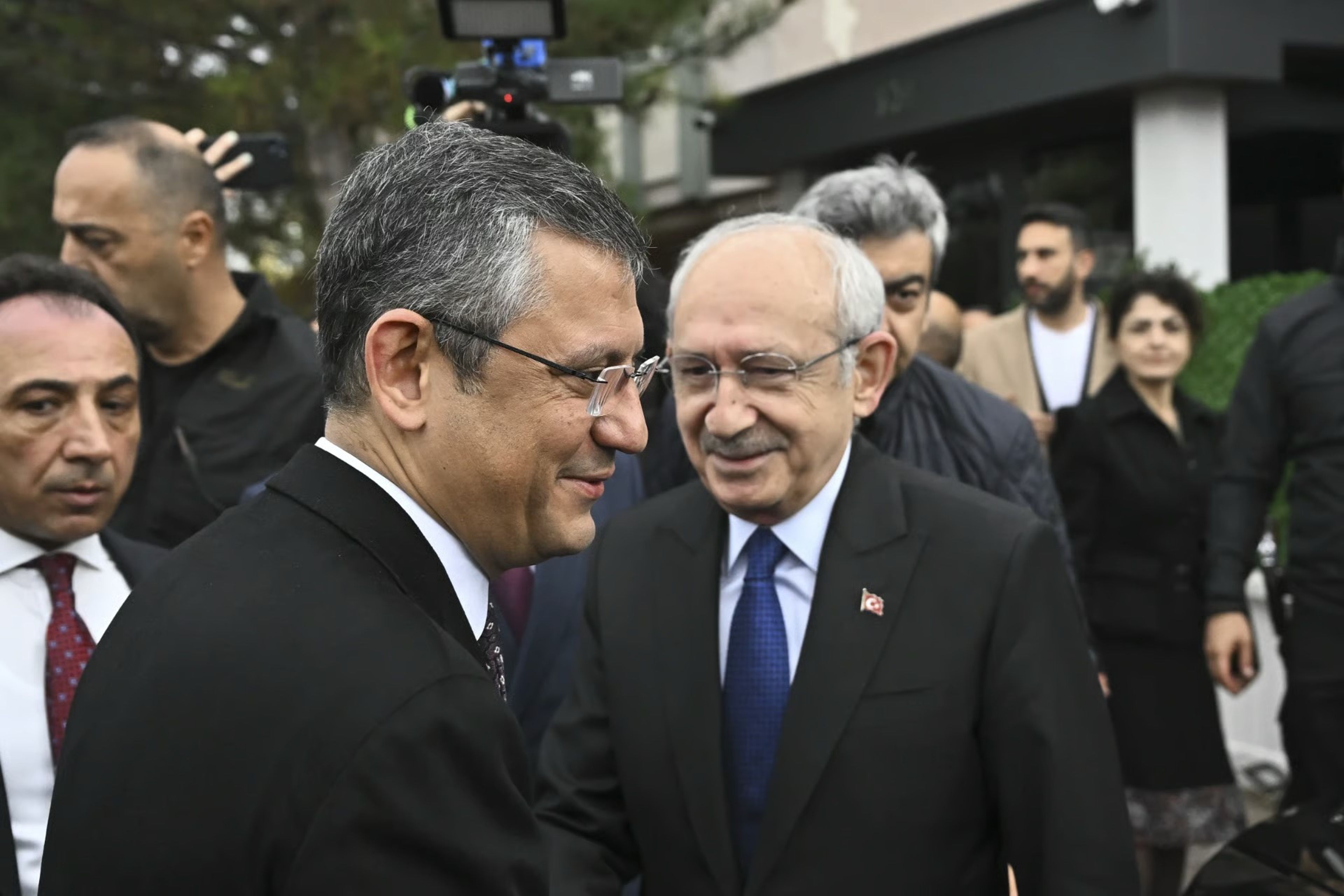 Son dakika... Kemal Kılıçdaroğlu, Özgür Özel'e niyetini iletti: En uygun zamanda...