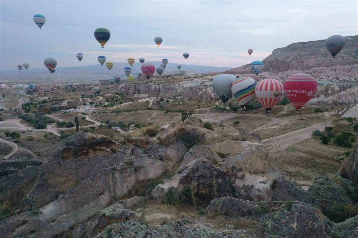 Uzak Doğulu turistlerin balon keyfi kameraya yansıdı