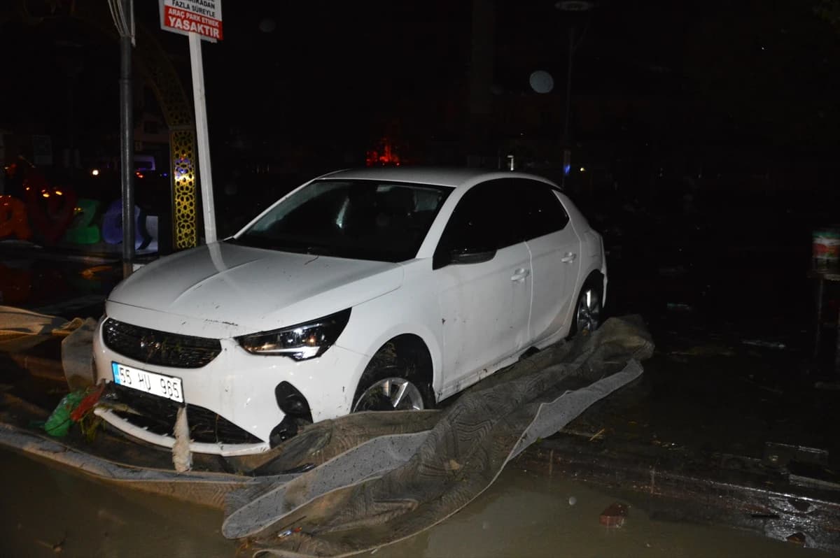 Samsun Havza'da sağanak felaketi: Dereler taştı, 12 kişi yaralandı