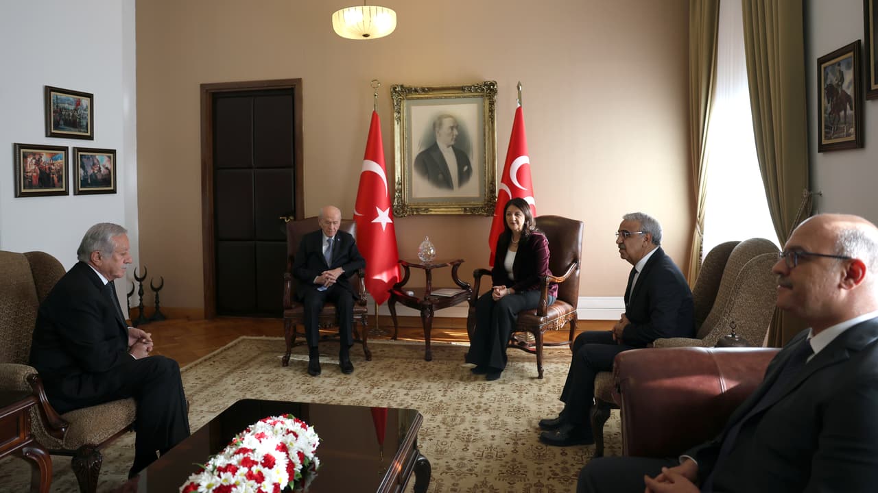 MHP lideri Bahçeli'den DEM Parti'ye kabul: "Her cümlesine imzamı atıyorum"