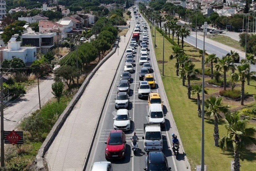 Kuşadası'na 24 saatte 60 bin araç giriş yaptı