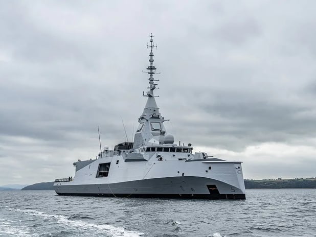 Fransız Donanması ilk FDI fırkateynini teslim aldı