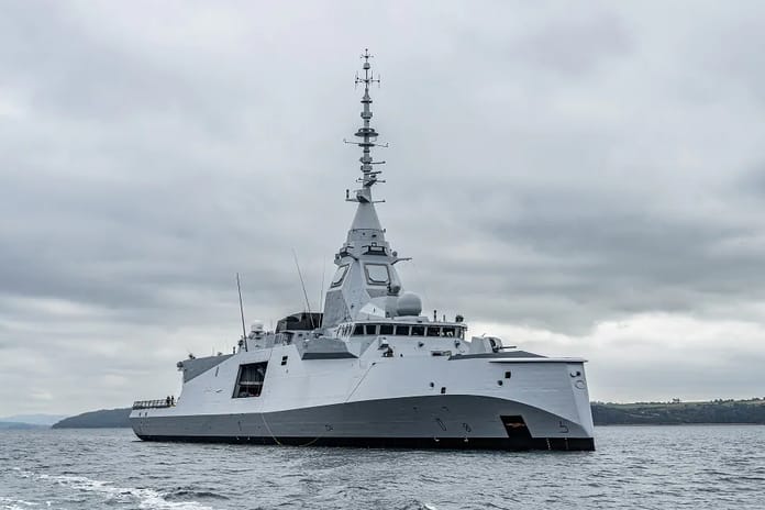 Fransız Donanması ilk FDI fırkateynini teslim aldı