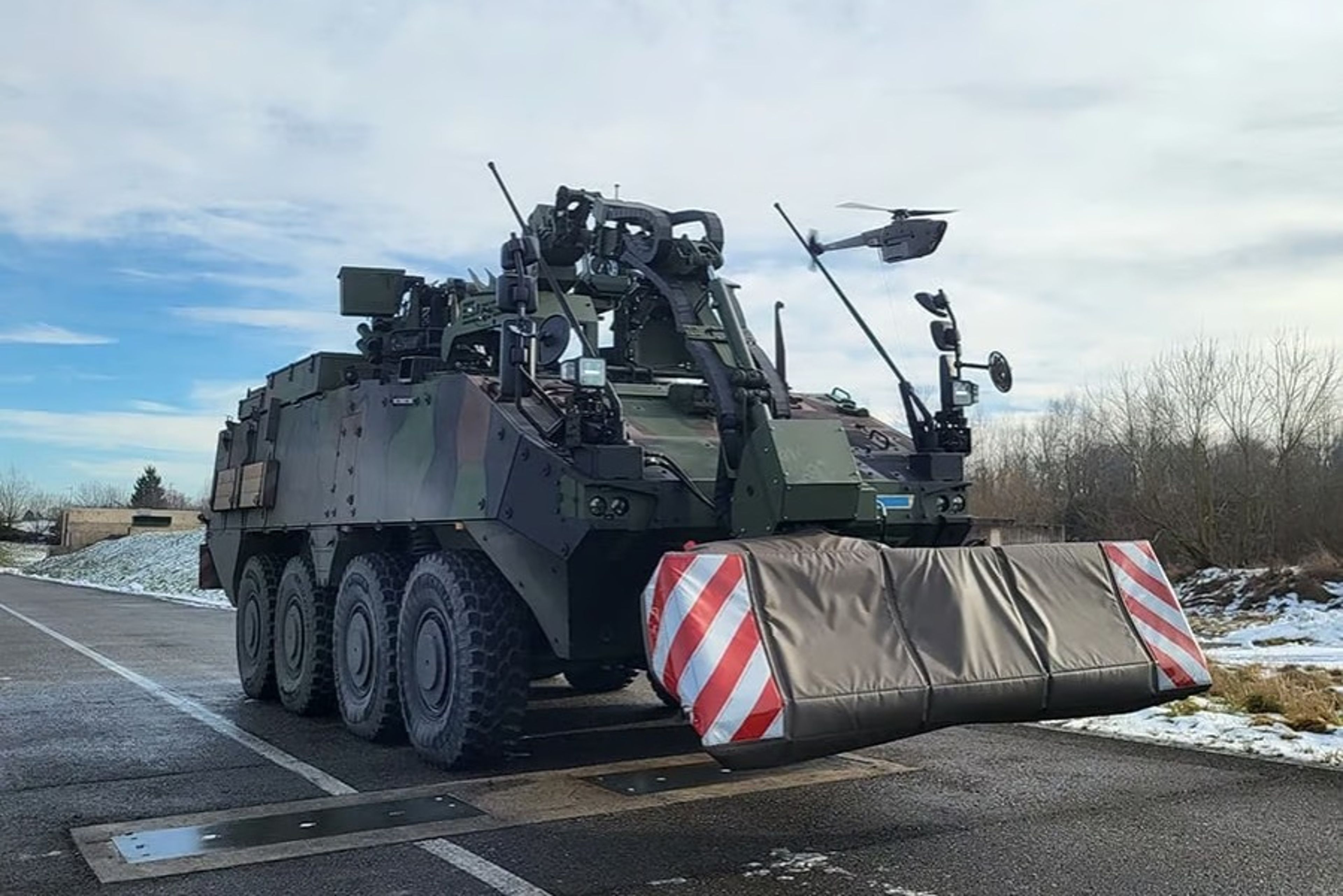 İsviçre, Piranha 8x8 araçlarına gerçek zamanlı keşif için Black Hornet 4 nano İHA siparişi verdi