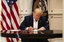 Trump ilaç fiyatlarını düşürecek kararnameyi imzaladı