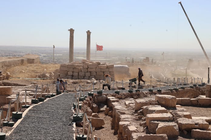 Urfa Kalesi'nde Geç Antik Çağ'a ait kaya mezarı bulundu