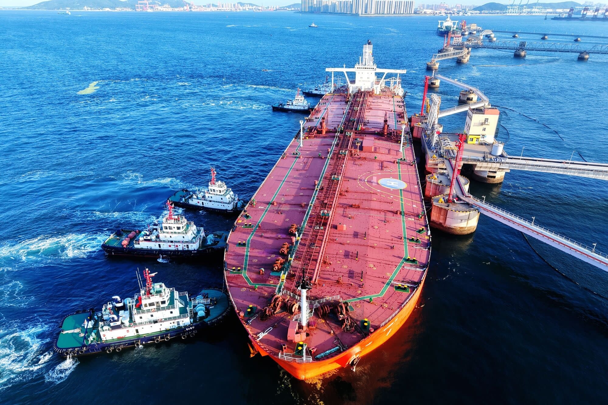 Trump Warns China Over Russian Oil With Possible New Tariffs