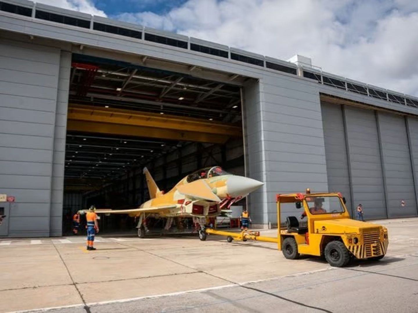 İspanya'nın yeni nesil Eurofighter savaş uçağı ilk uçuşa hazırlanıyor