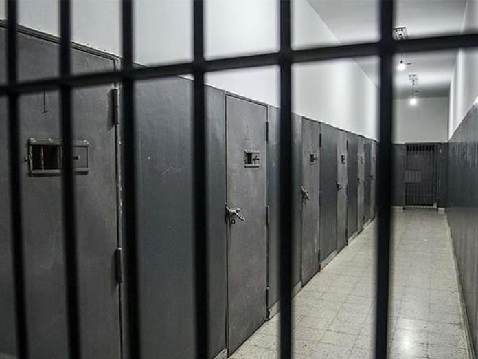 Galler'de otoyolu 12 kez trafiğe kapatan adam hapse atıldı