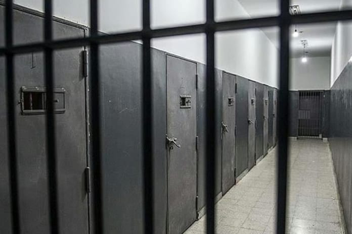 Galler'de otoyolu 12 kez trafiğe kapatan adam hapse atıldı