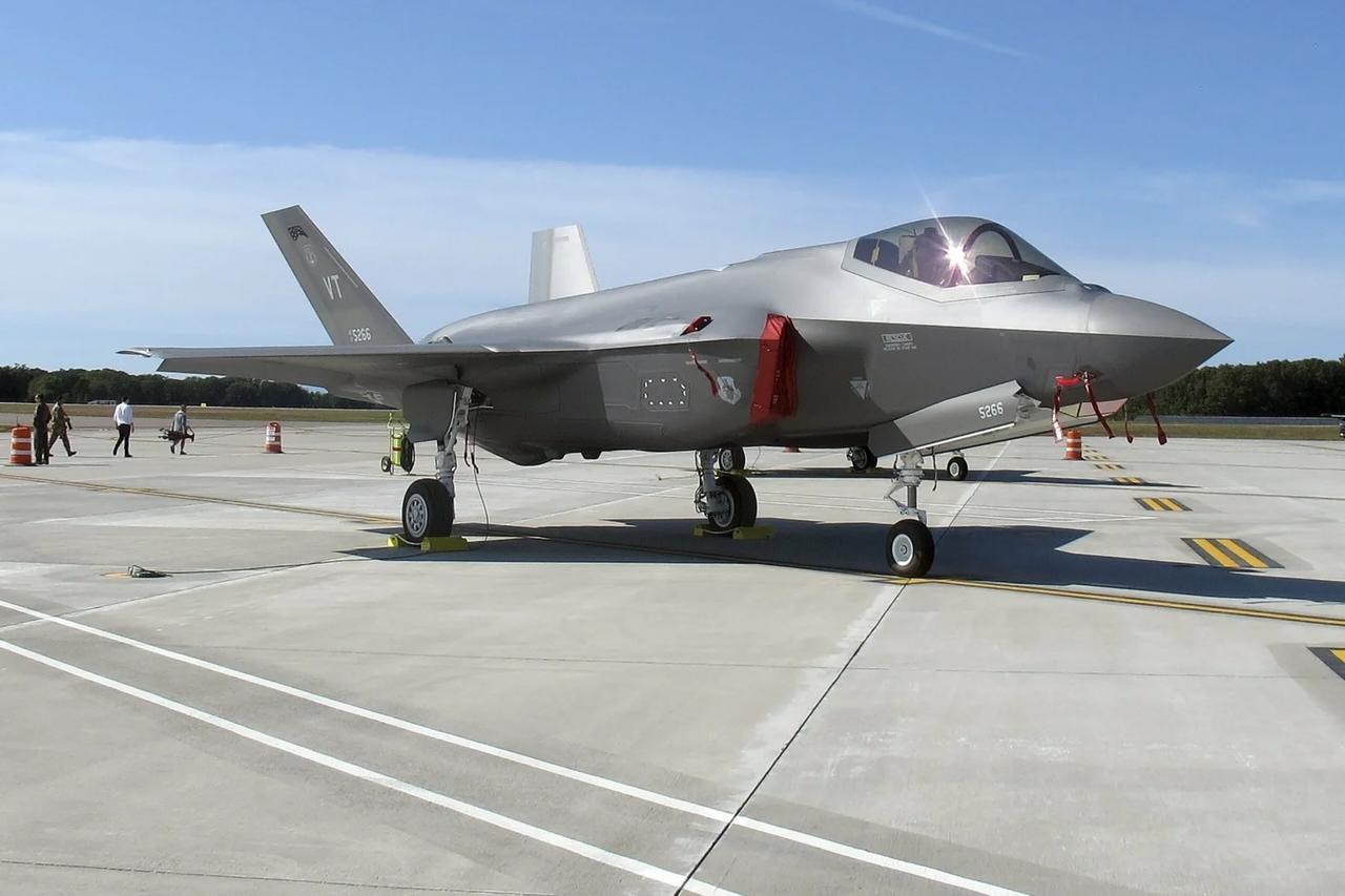 Çekya, F-35 savaş uçakları için kablo sistemleri üretecek