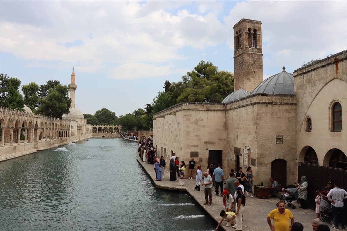 Balıklıgöl'e yoğun rağbet sürüyor