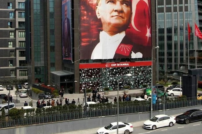 CHP’den yeni hamle: İstanbul İl Başkanlığı binasını kapattı