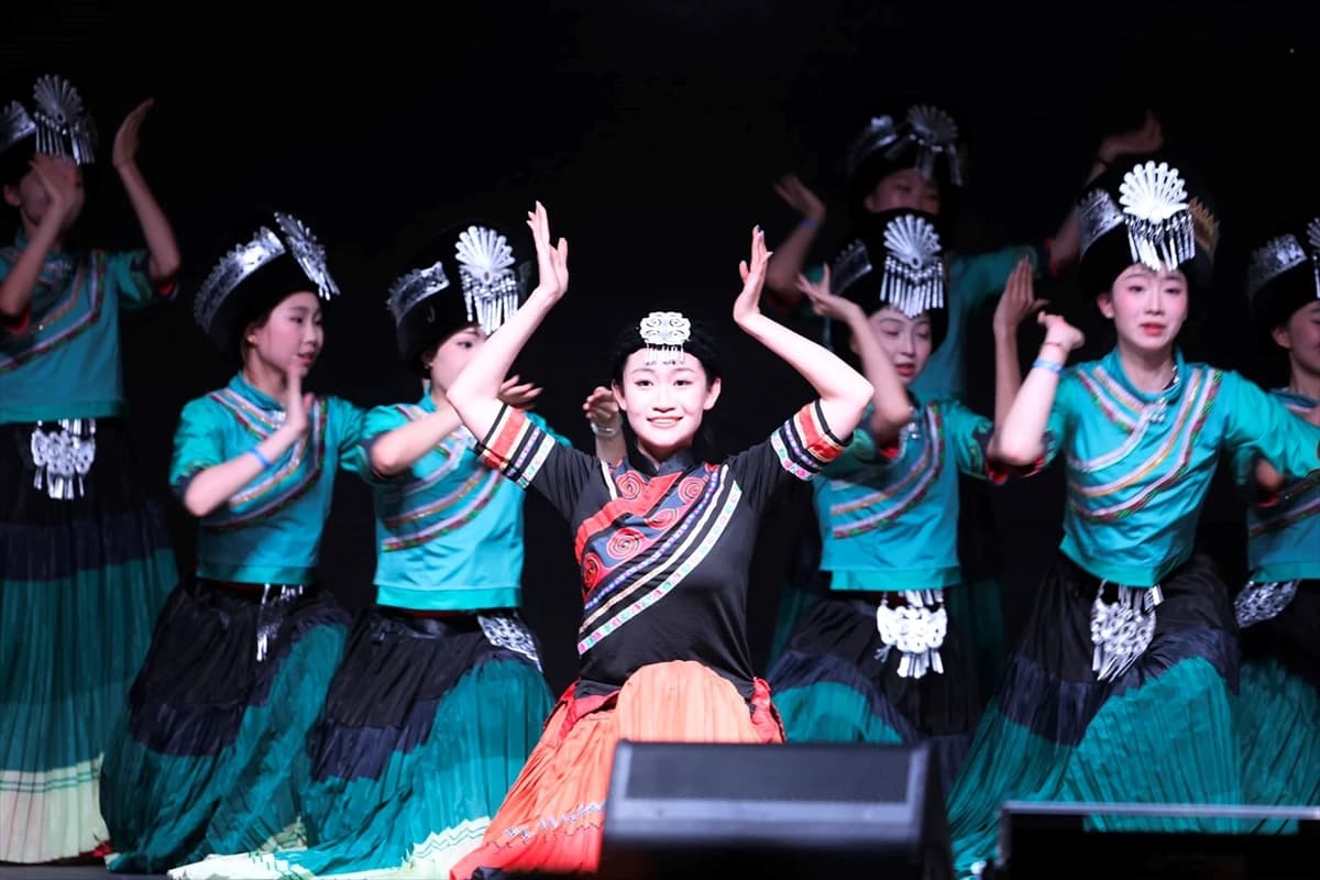 Ödüllü Pekin topluluğundan kusursuz sahne performansı