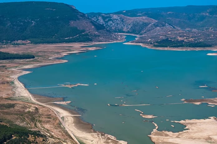 İzmir'in can damarı kuruyor: Tahtalı Barajı'nda doluluk oranı yüzde 10'a düştü