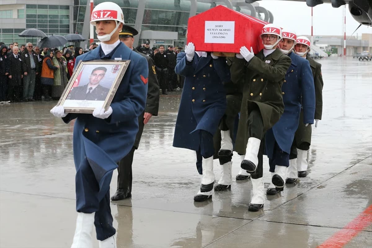 Ağrı'dan Konya'ya şehit ateşi düştü: Şehit Uzman Çavuş dualarla uğurlandı