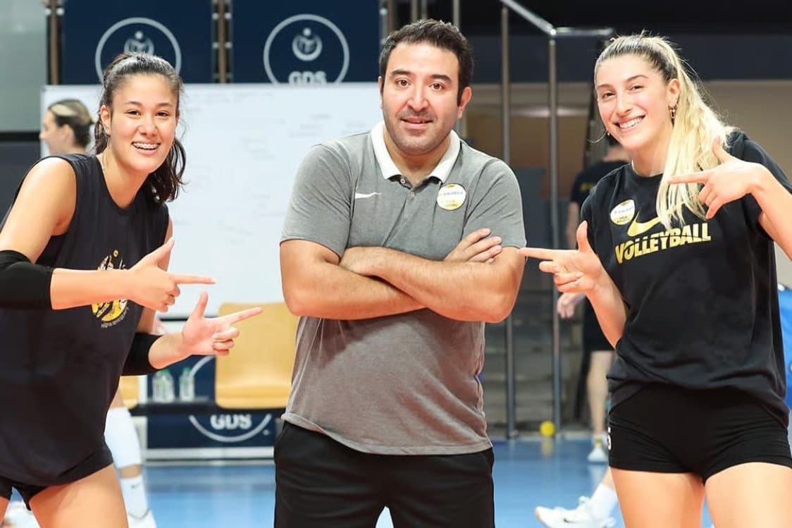 Türk Hava Yolları Kadın Voleybol Takımı'nın yeni başantrenörü belli oldu: Deneyimli isim Saim Pakkan THY'nin dümeninde