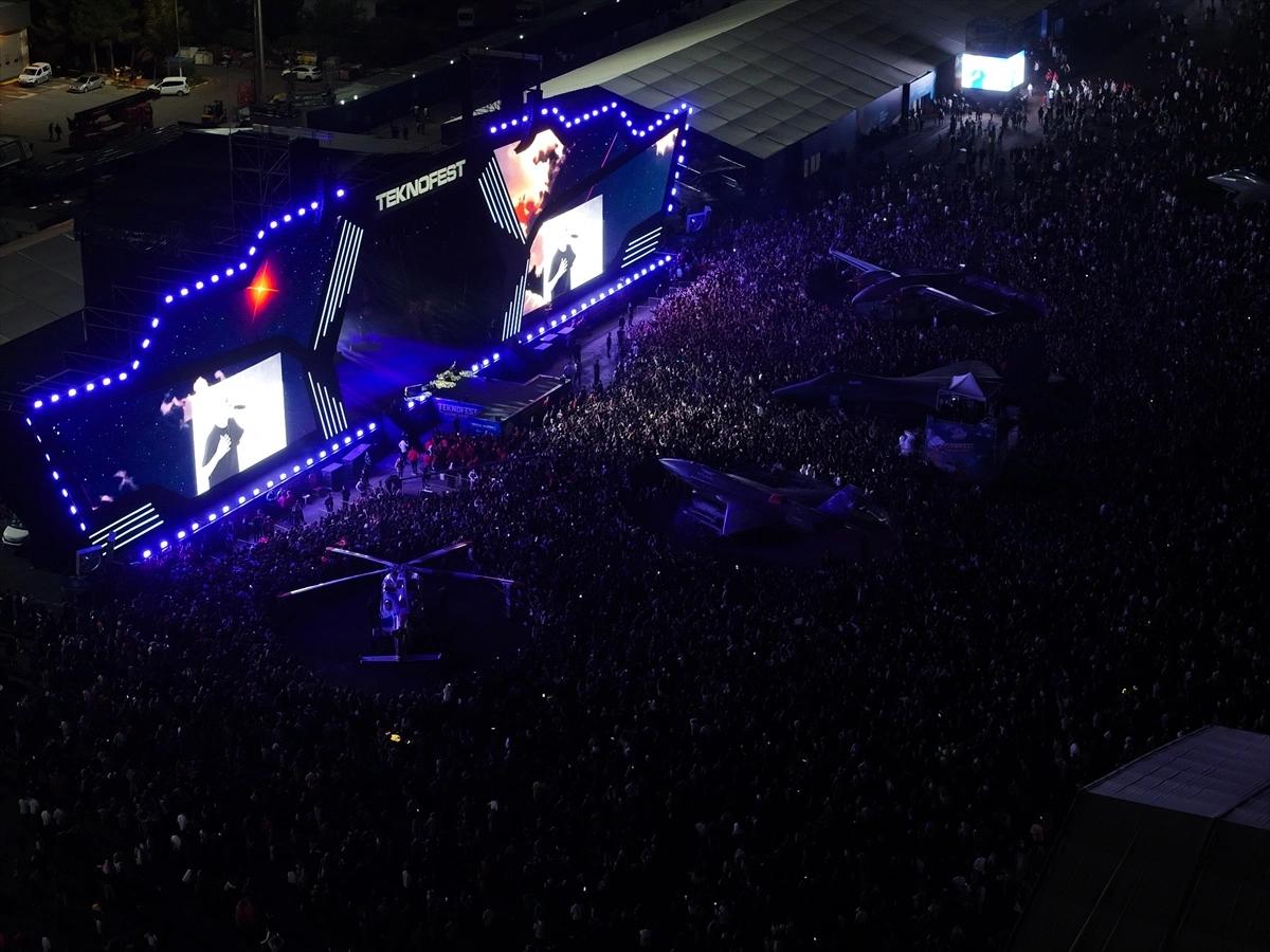 Ceza, TEKNOFEST Güneydoğu'da sahne aldı
