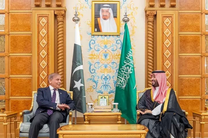 Suudi Arabistan ve Pakistan arasında karşılıklı savunma anlaşması imzalandı