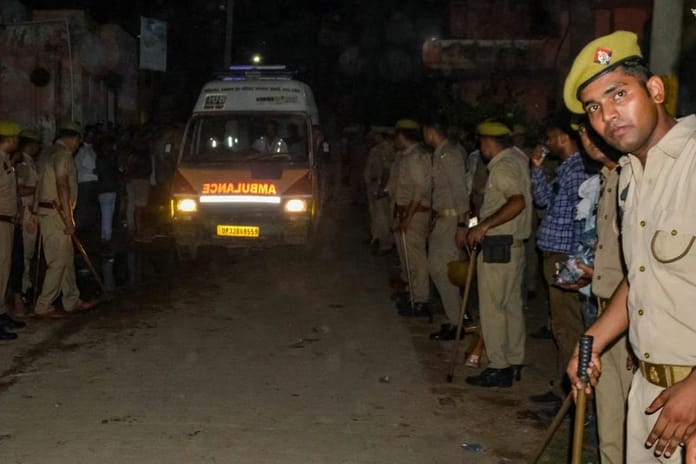 Keşmir'de turist grubuna terör saldırısı: 26 ölü