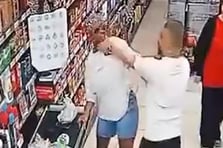 Kızının önünde annesini darp etti