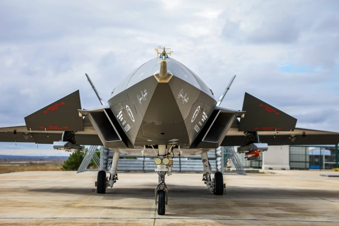 Bayraktar KIZILELMA ilk atış testinde tam isabet elde etti