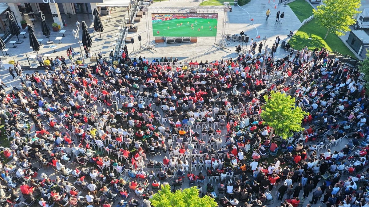 Türkiye tek yürek! Dünya Kupası coşkusu meydanlara taştı 