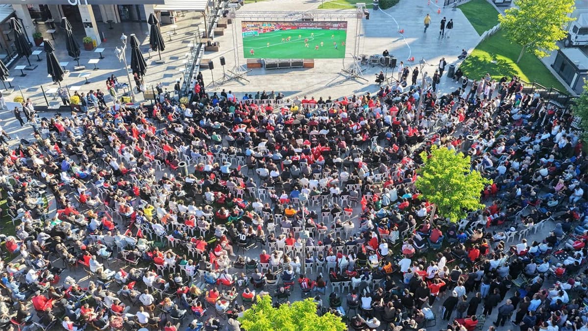 Türkiye tek yürek! Dünya Kupası coşkusu meydanlara taştı 