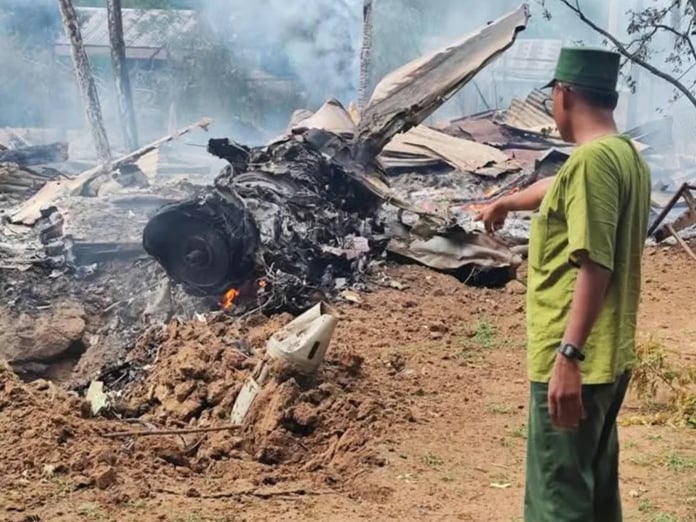 Myanmar’da isyancılar JF-17 savaş uçağını düşürdü