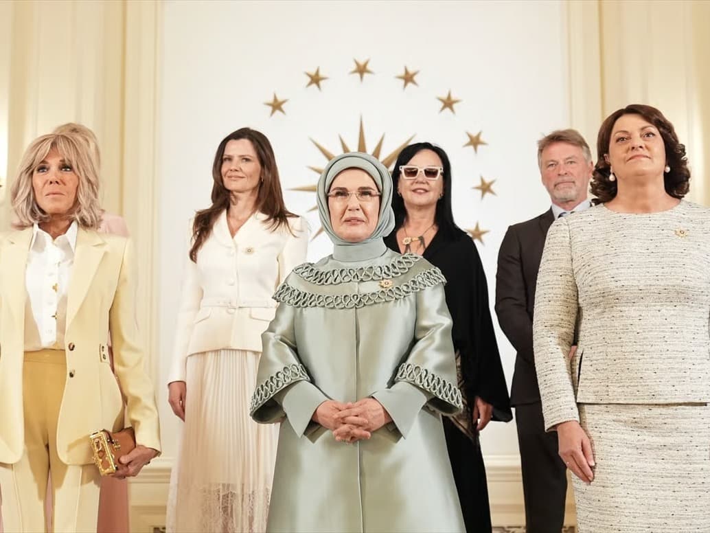 Emine Erdoğan NATO Zirvesi'nde lider eşlerine seslendi! 