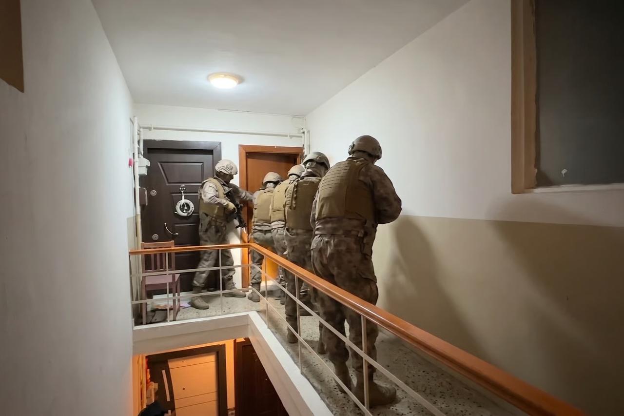 İstanbul'da suç örgütlerine şafak operasyonu: 27 gözaltı
