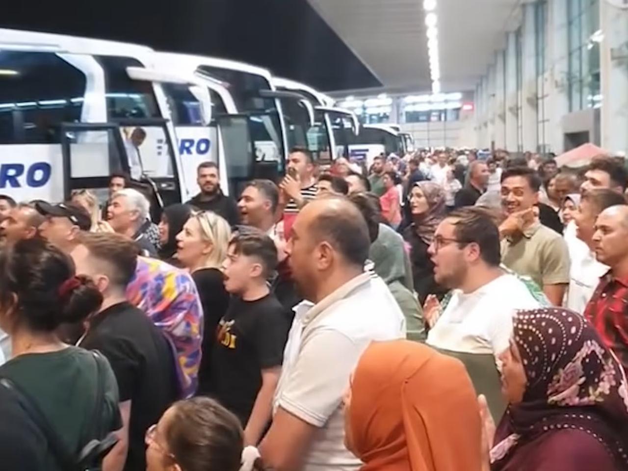 Asker uğurlamasında duygu dolu anlar