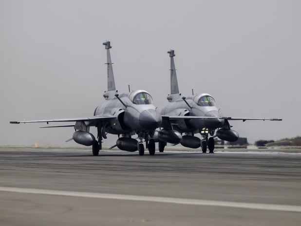 Pakistan Irak’ın JF-17 savaş uçaklarına yoğun ilgi gösterdiğini açıkladı