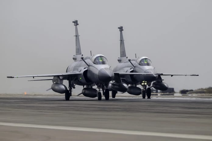 Pakistan Irak’ın JF-17 savaş uçaklarına yoğun ilgi gösterdiğini açıkladı