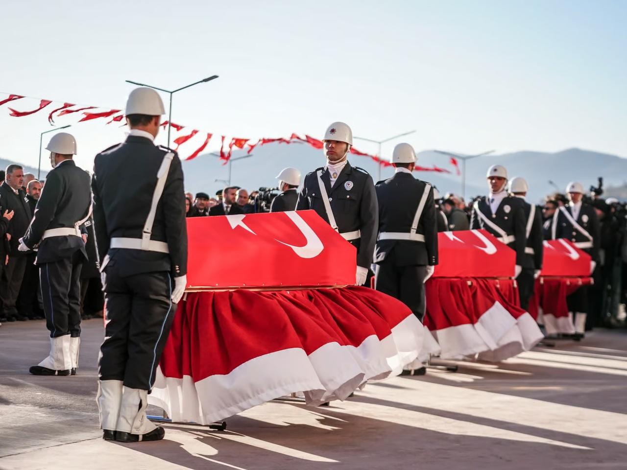 Türkiye şehitlerini uğurladı 