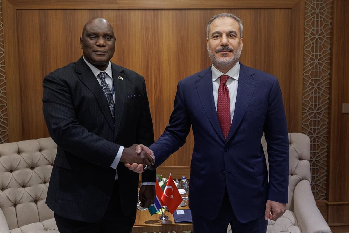 İİT zirvesinde yoğun diplomasi trafiği