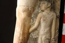 Mısır'da Eski Krallık dönemine ait bir aile heykeli bulundu 