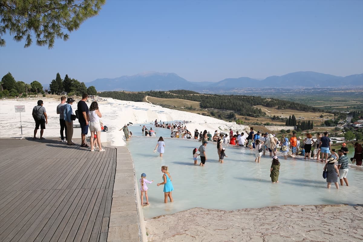 Pamukkale'yi, Kurban Bayramı'nda 53 binden fazla turist ziyaret etti