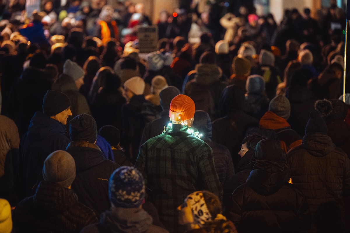 Slovakya’da binlerce kişi Fico hükümetini protesto etti