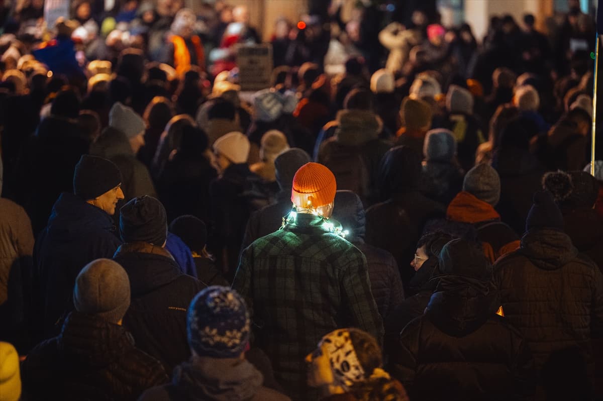 Slovakya’da binlerce kişi Fico hükümetini protesto etti