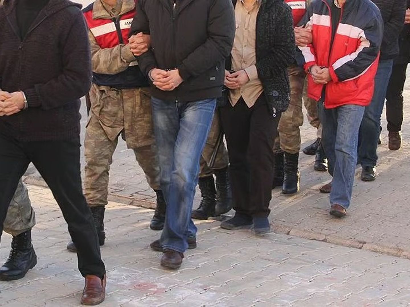 Beş ilde dev uyuşturucu operasyonu: Yüzlerce şüpheli yakalandı
