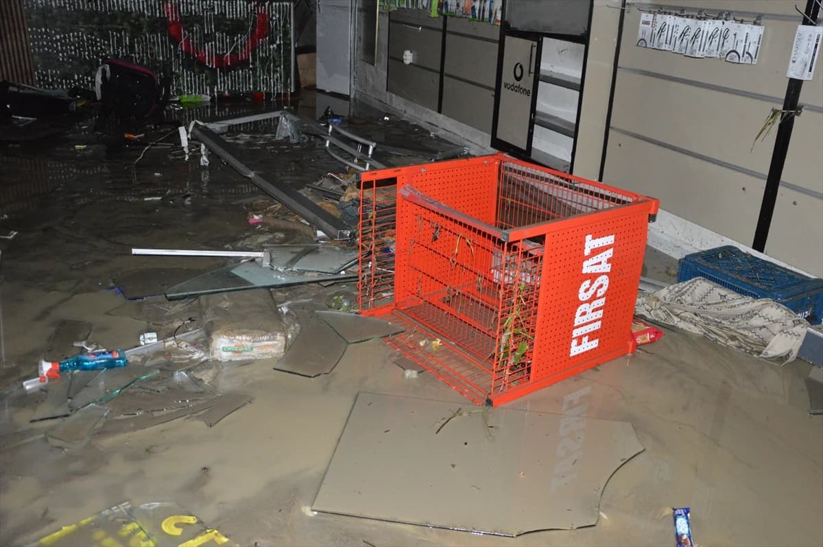 Samsun Havza'da sağanak felaketi: Dereler taştı, 12 kişi yaralandı