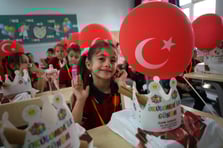 Çocuklar tüketici haklarını ilkokulda öğrenecek: “Bilinçli tüketici” dersi geliyor!