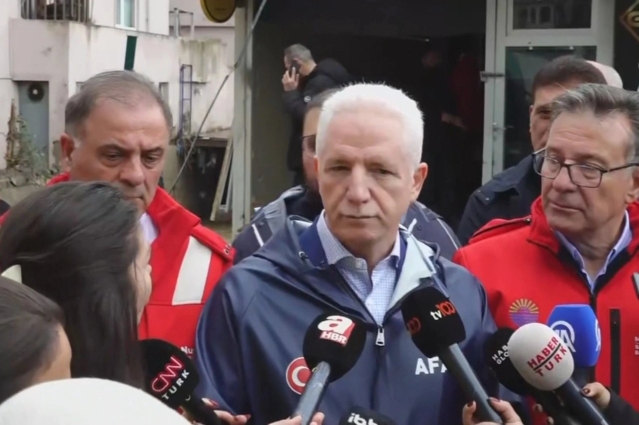 Dere yatağındaki yapıların yıkımına başlıyoruz