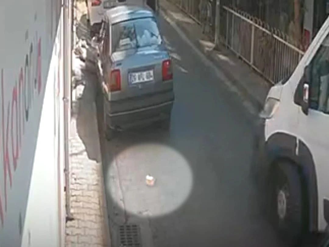 Düşürülen 100 bin TL’yi alıp kaçtı