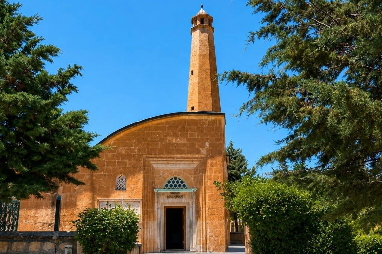 Tillo'daki tarihi türbe yeniden ziyarete açıldı