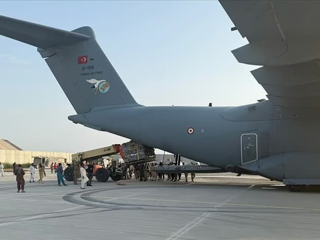 Türkiye’den Afganistan’a 25 ton deprem yardımı
