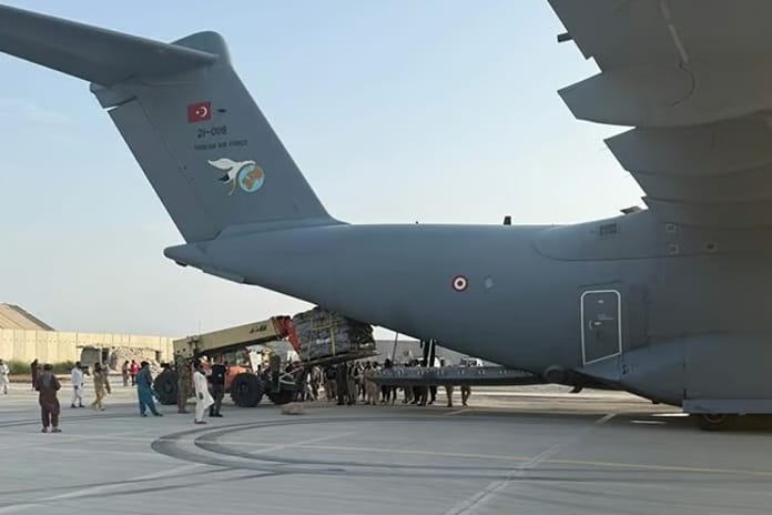 AFAD depremin vurduğu Afganistan'a 25 ton yardım ulaştırdı